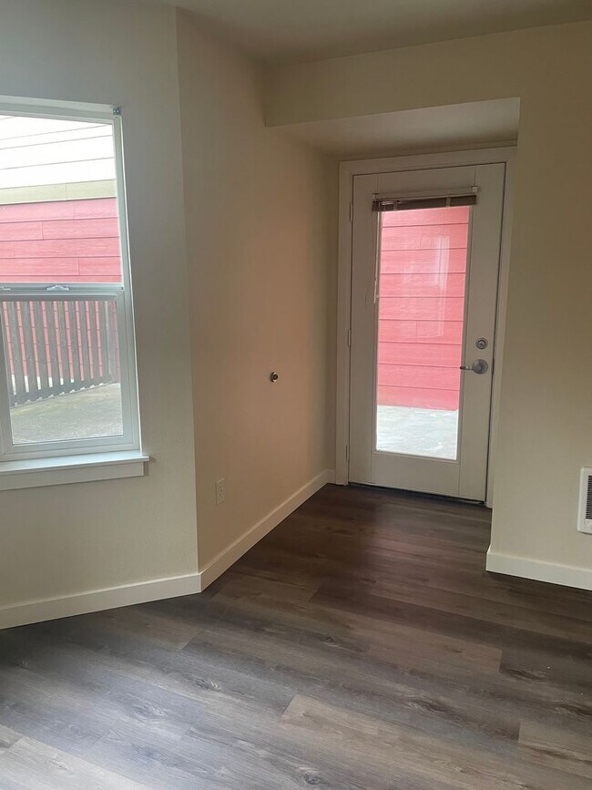 Photo - Orliss Apartment (Garden Court)