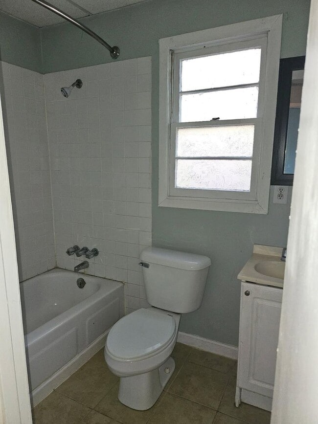 Building Photo - 46 Cherub Ln