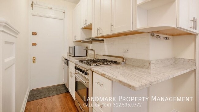 Photo - 3604 N Pine Grove Ave Unidad 1G