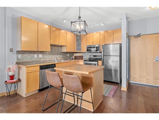 Building Photo - 2600 University Ave SE Unit 319