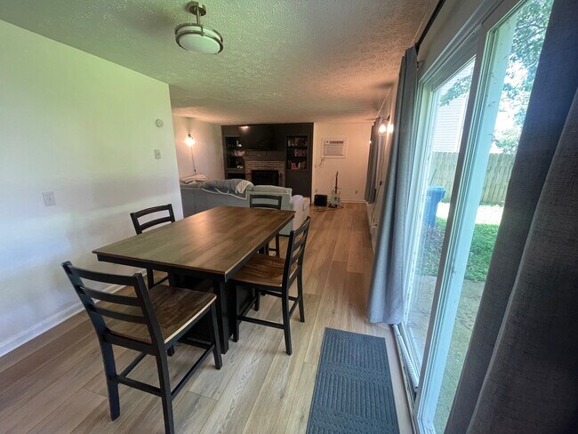 Photo - 2902 Forest Ln