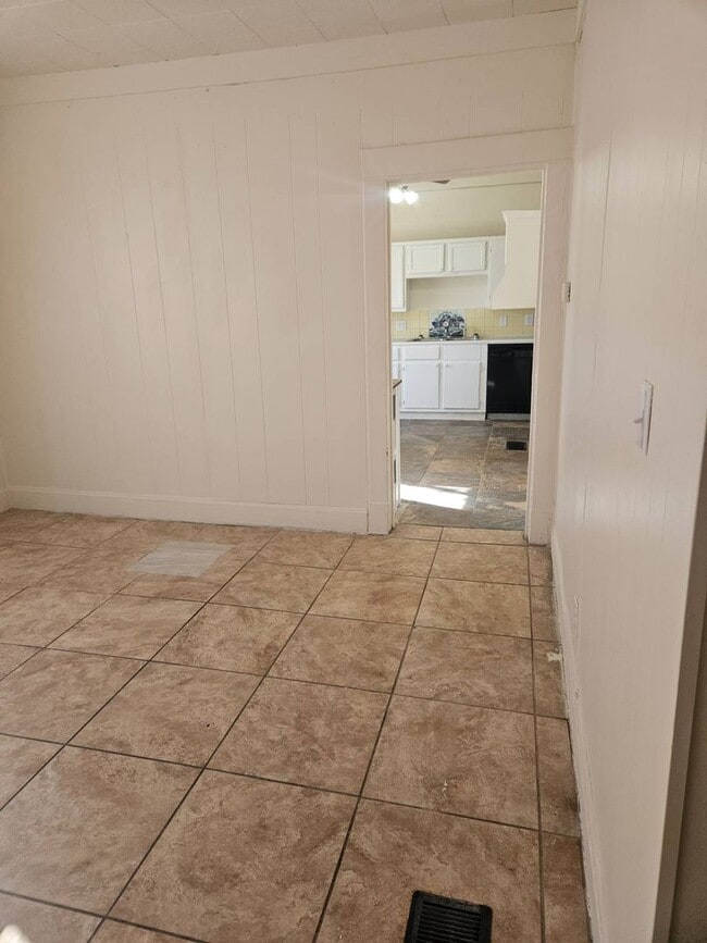 Photo - WOW! Look at this property ! You cant beat this price!