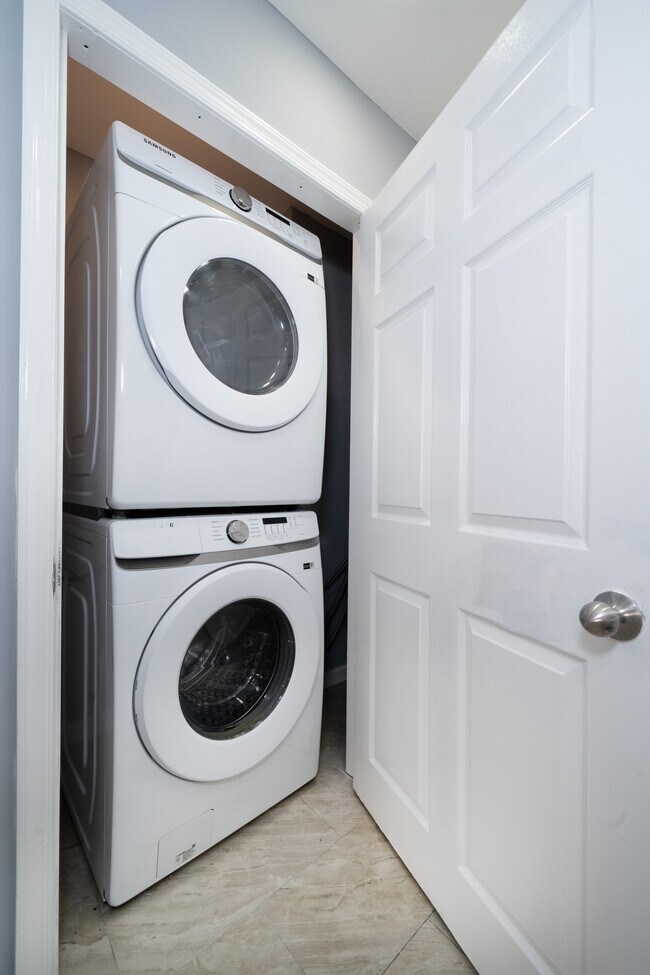 Photo - 1301 N Harrison St Unidad 002