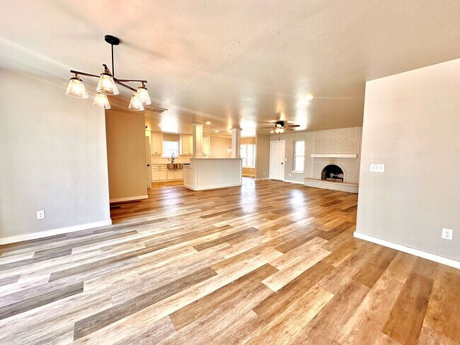 Photo - 4 Bed Spacious Midwest city House