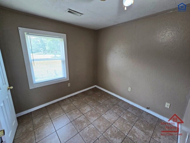 Photo - 620 Allie Ln