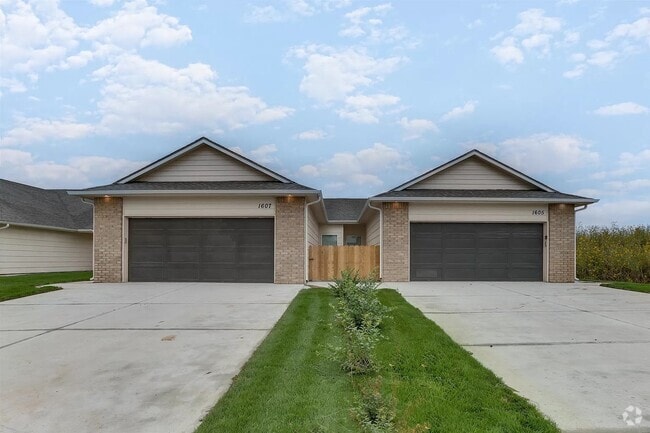 Building Photo - 1643 S Limuel Cir Rental