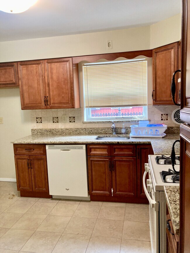 Photo - 2065 E 19th St Unidad 3