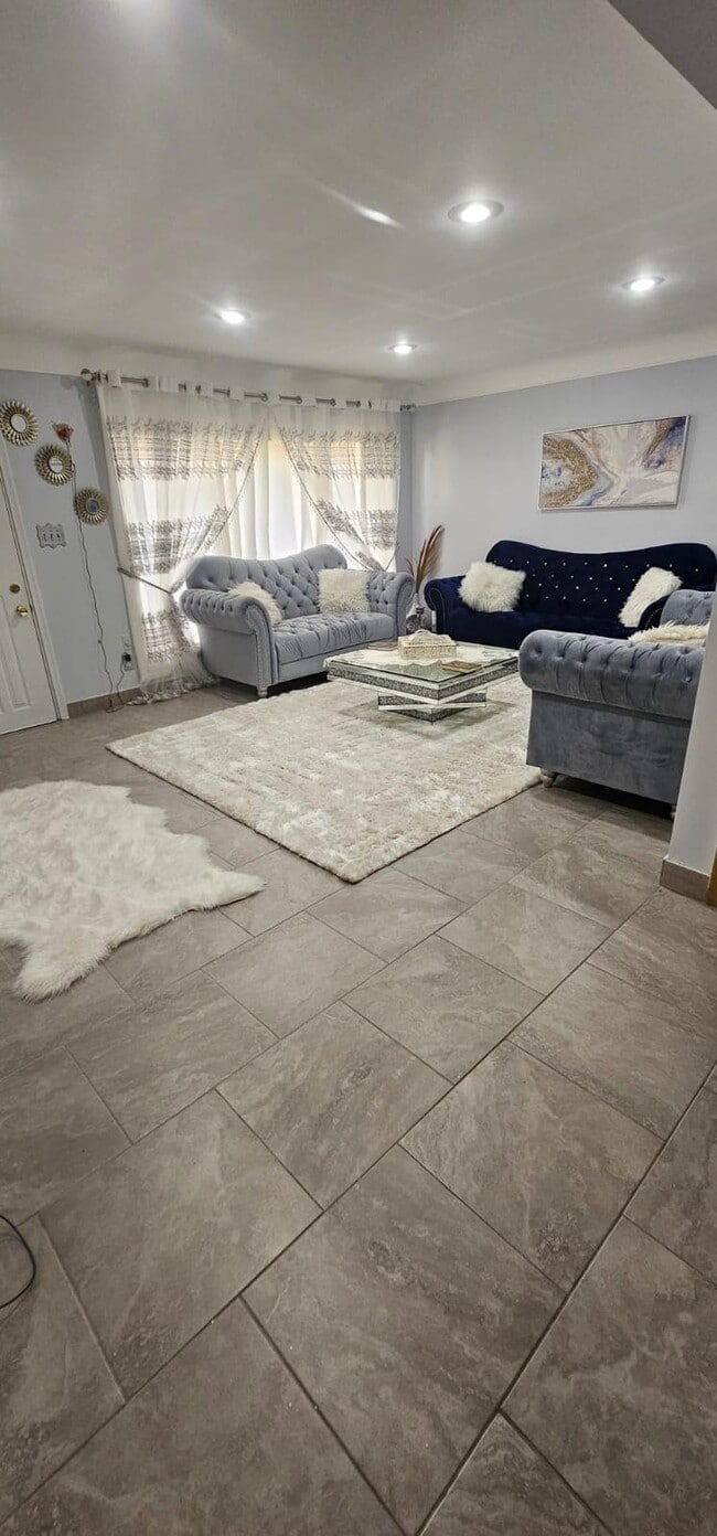 Photo - 8179 Whitefield St