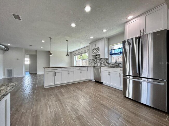 Photo - 4009 Indianapolis St NE