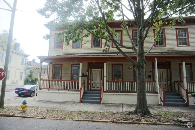 Building Photo - 2 BED | 1 BATH | JUST RENOVATED | VICTORIA... Rental