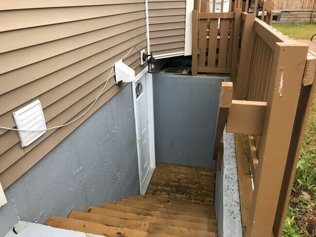 6 Blue Jay Place