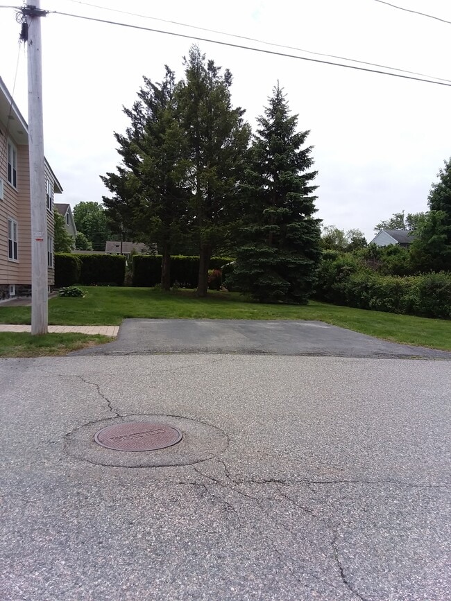 2 Car off street parking - 10 Beacon Hill Blvd Unit 10 Beacon Hill Blvd.