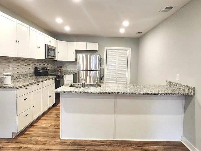 Photo - 320 3rd St
