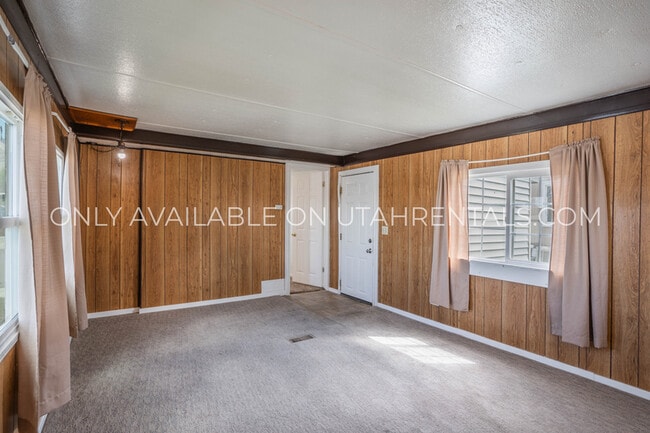 Photo - 440 W Main St