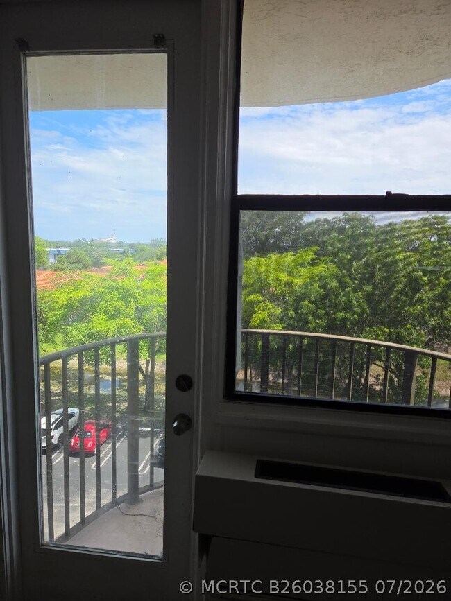 Photo - 2701 Riverside Dr Unit Apt 516