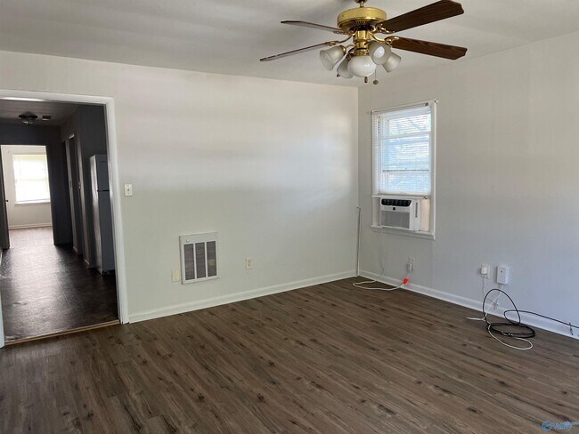 Photo - 1322 Oshaughnessy Ave NE