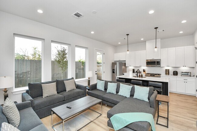 Photo - 6115 De Campo St