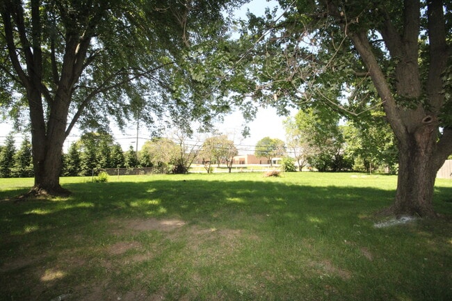 Patio interior - 4233 Marywood Dr
