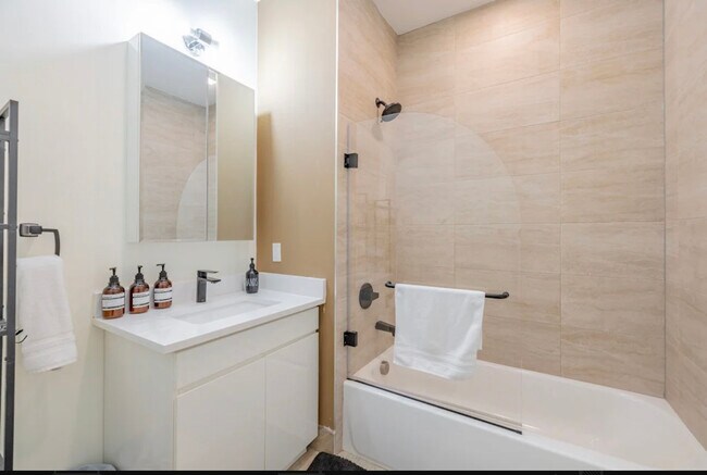 Building Photo - 45 William St