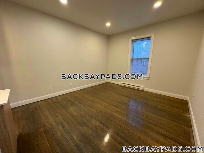 529 Beacon St Unit 1