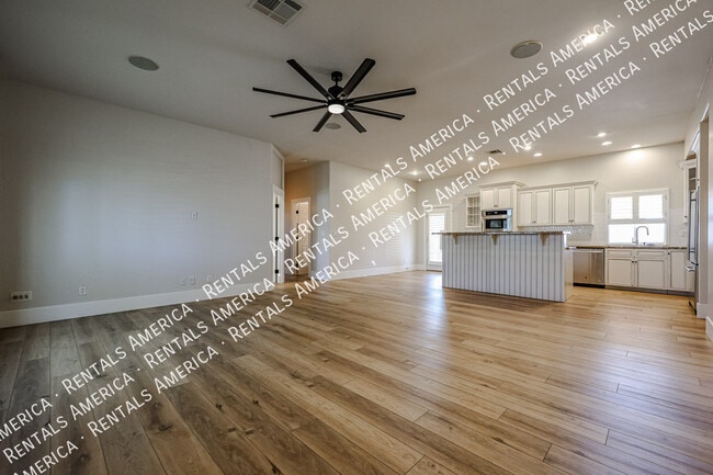 Photo - 813 N Almond Cir