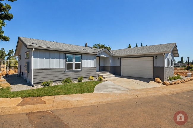 Building Photo - Beautiful New Home in 55+ Community in Paradise