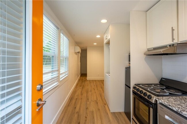 Photo - 1170 Greenwich St SW Unit 7