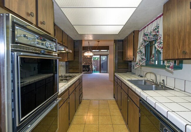 Photo - Condo in The Bluffs - Community Pool and Spa