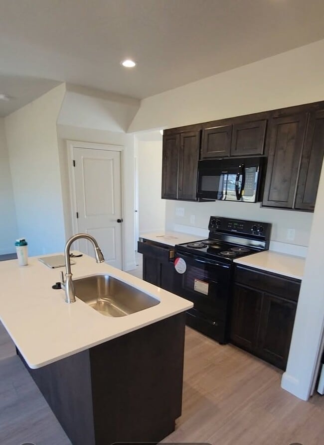 Photo - 858 N Old Fort Dr