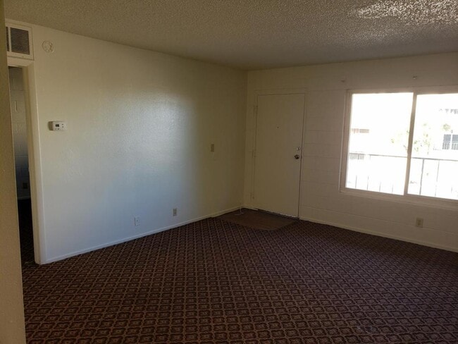 Building Photo - 605 S Royal Crest Cir Unit 9