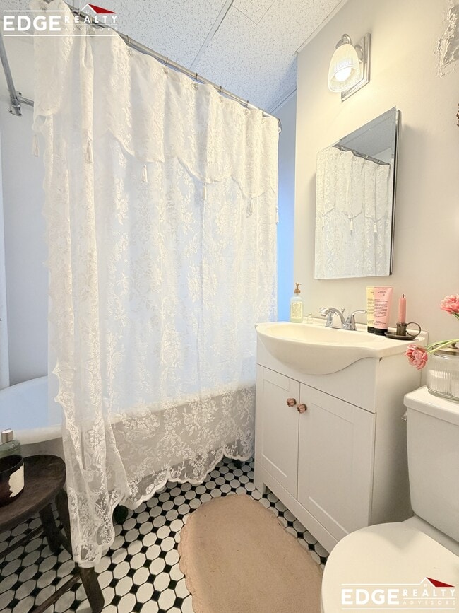 Photo - 239 Kelton St Unit 7