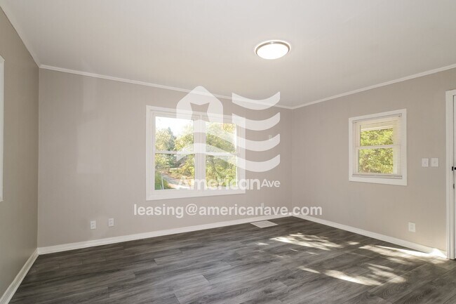 Photo - 111 Scott Ave