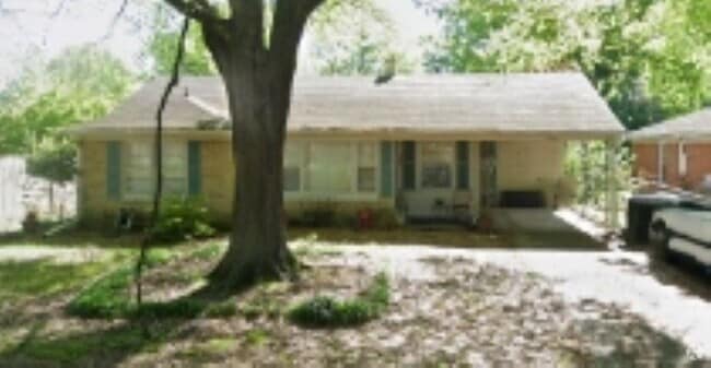 Building Photo - 1500 Ivy Rd Rental