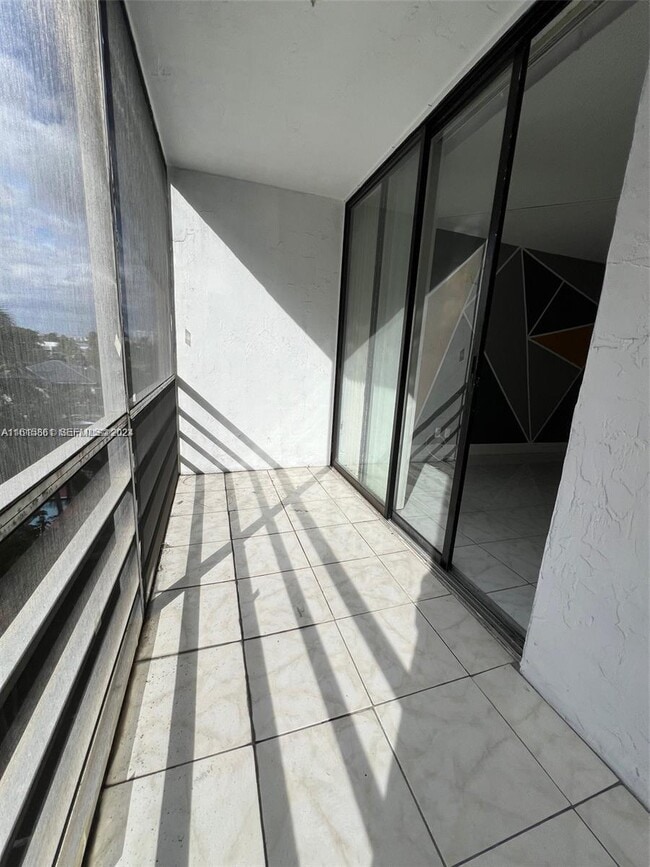 Photo - 2935 NE 163rd St Unidad 5C