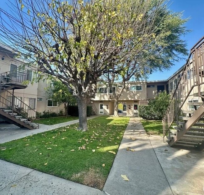 Building Photo - 7131 Coldwater Canyon Ave Unit 11