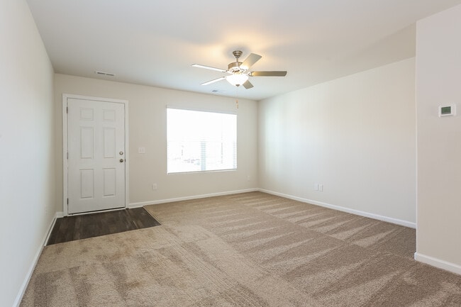 Photo - 2094 Southlea Dr