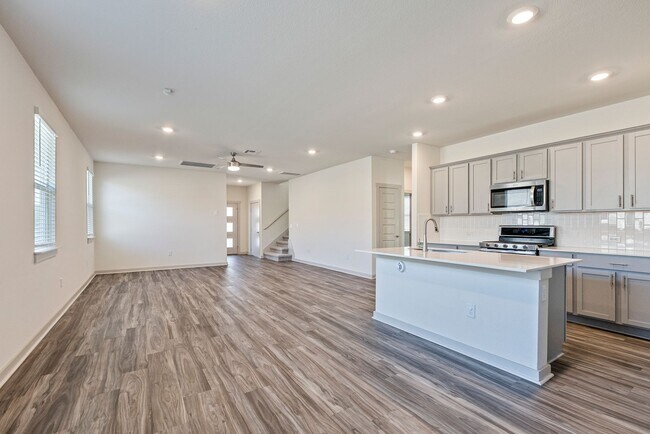 Photo - Stunning 4 bedrooms, 3 bathrooms home in P...