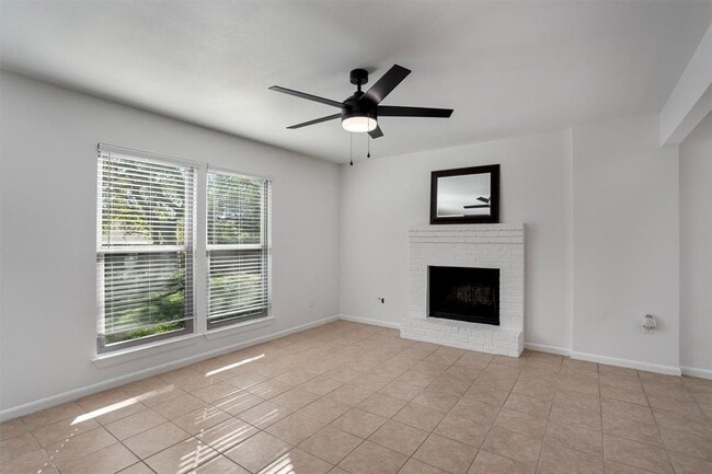 Photo - 6909 Woodhue Dr