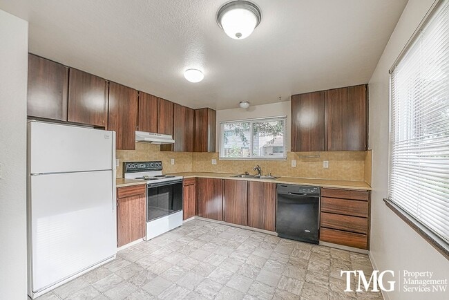 Photo - Charming Pet Friendly 2BR Condo with a Garage!