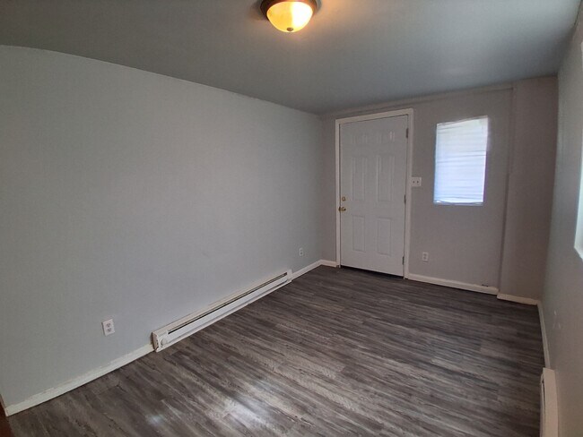 Photo - 212 Edwards St