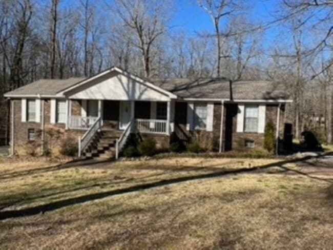 Building Photo - 3 Bedroom, 2 Bath home.