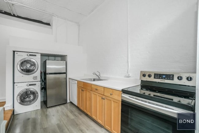 Photo - 44 W 17 Street