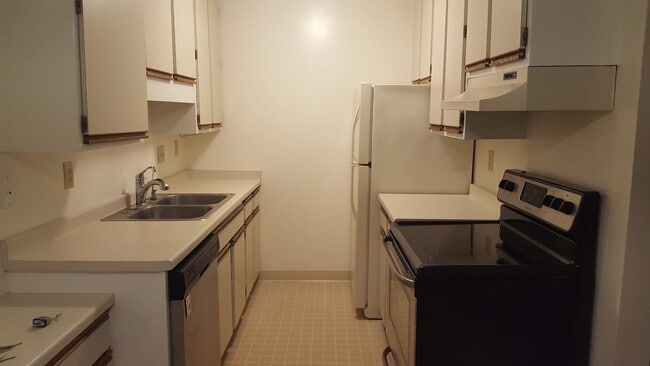 Photo - 5586 Guilford Rd Unit 2