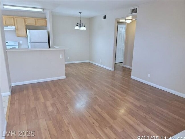 Photo - SE / SUNRISE MANOR 2ND FLOOR UNIT IN GATED...