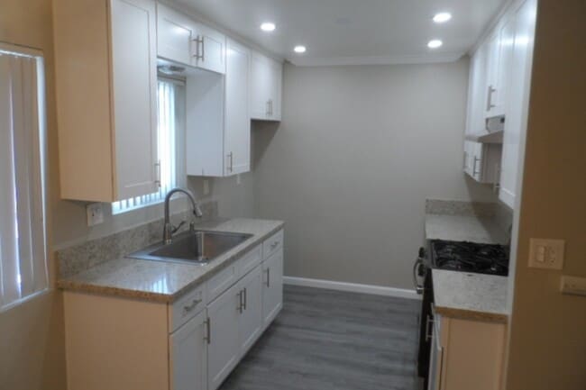 Building Photo - Casa Marie Apartments