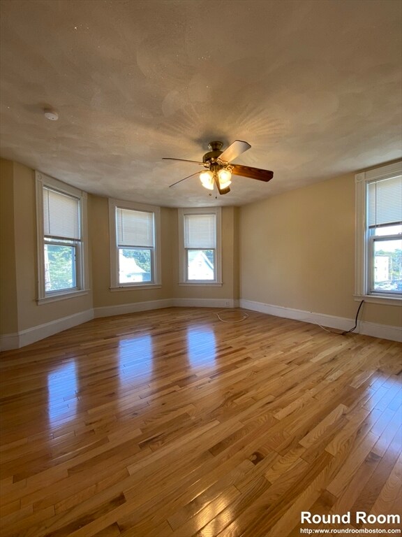 Building Photo - 51 Aldie St Unit 3 Rental