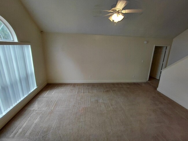 Photo - 1557 Payne St