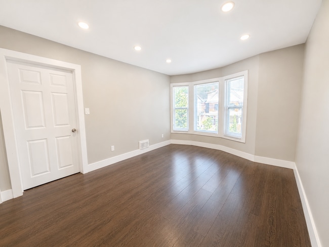 Photo - 168 Sanford Ave S