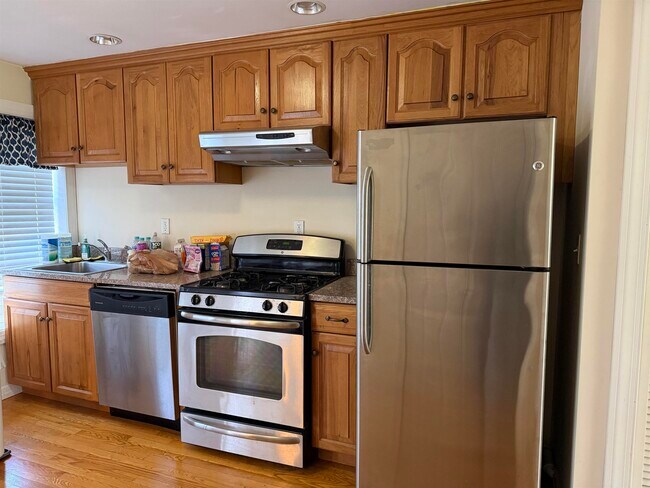 Building Photo - 238 3rd St Unit 3