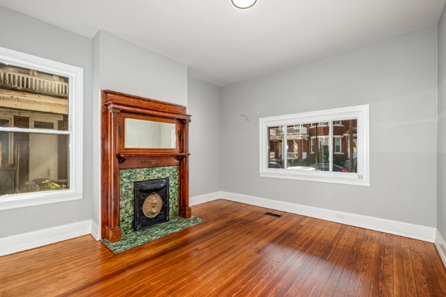 Photo - 118 E 19th St